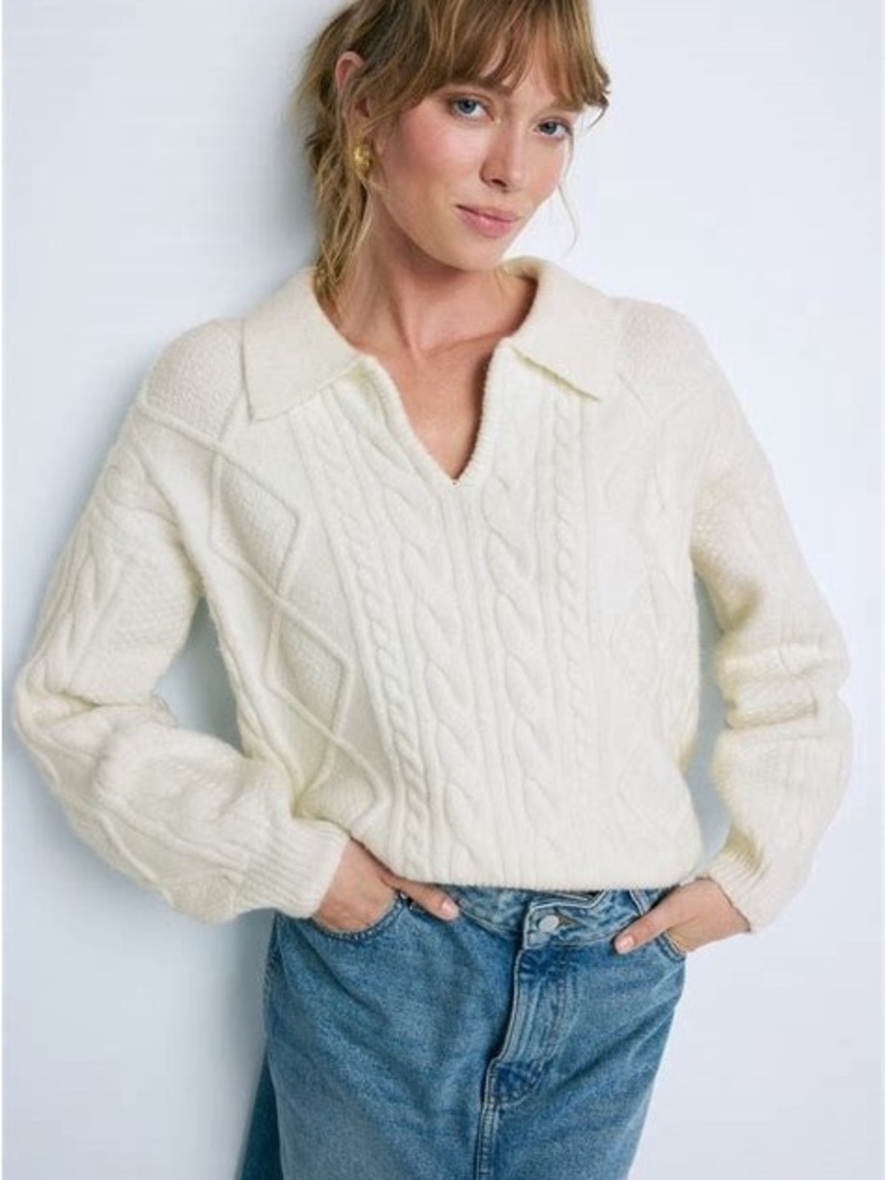 Fifteen Twenty Cream Cable-Knit V-Neck Collar Sweater